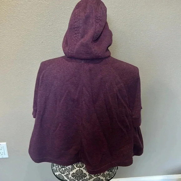 Nike’s 1/2 Zip Swing Poncho Hoodie Short Sleeve Sweatshirt, Size sp - Picture 5 of 8